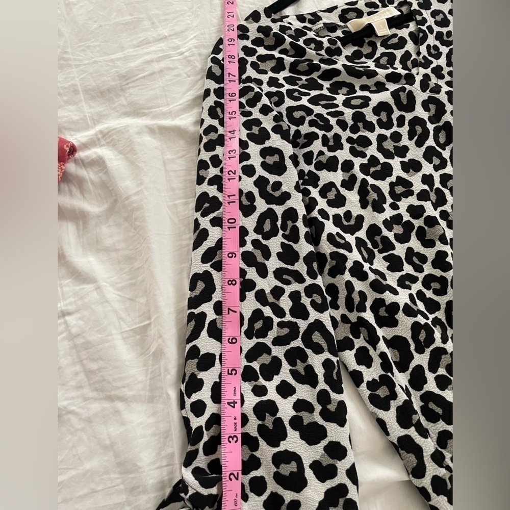Michael Kors Leopard Animal Print Top Blouse Women’s Small White Black Gray - Picture 8 of 9